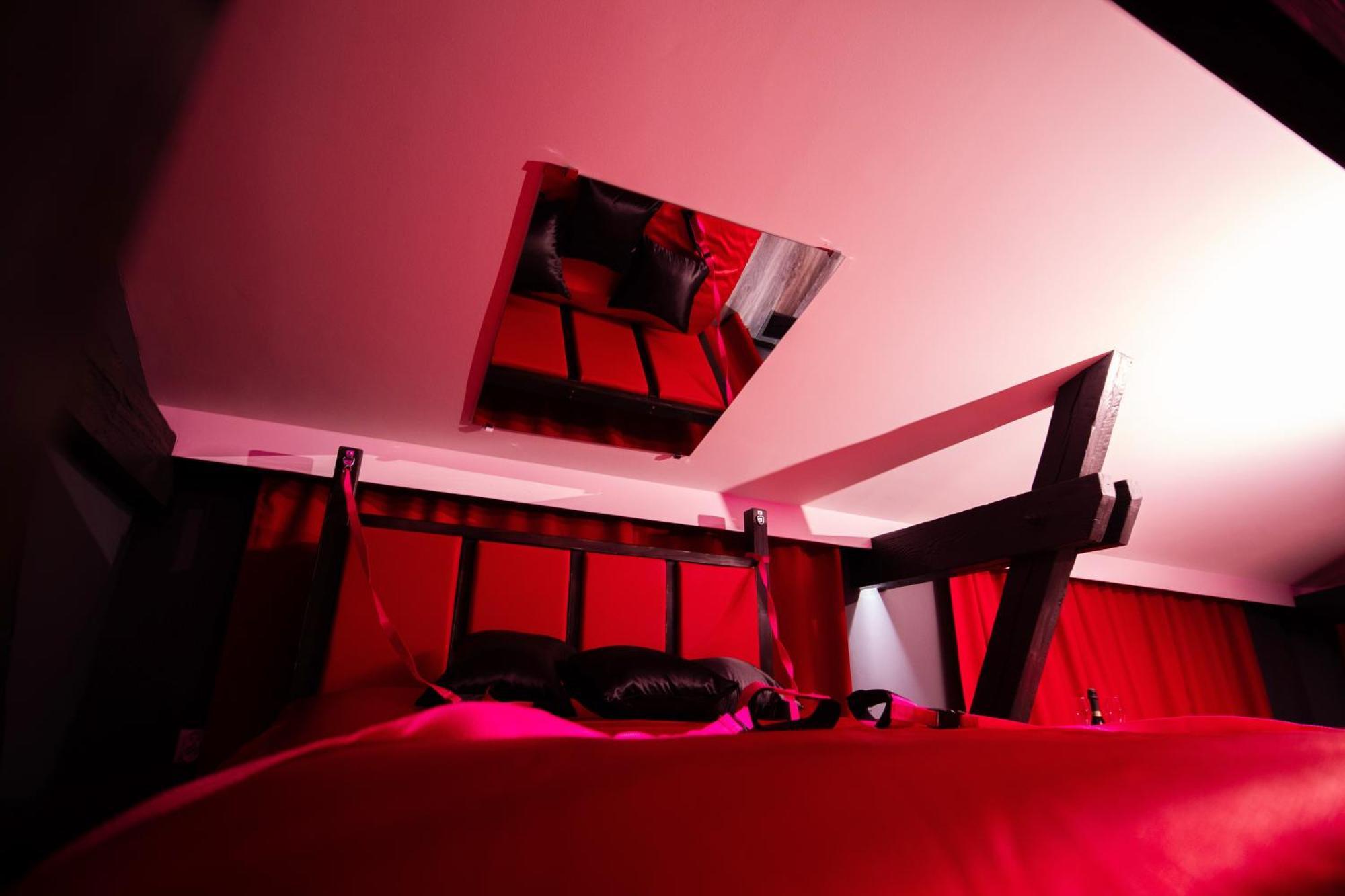 Red Palace Apartament Bdsm Бидгошч Екстериор снимка