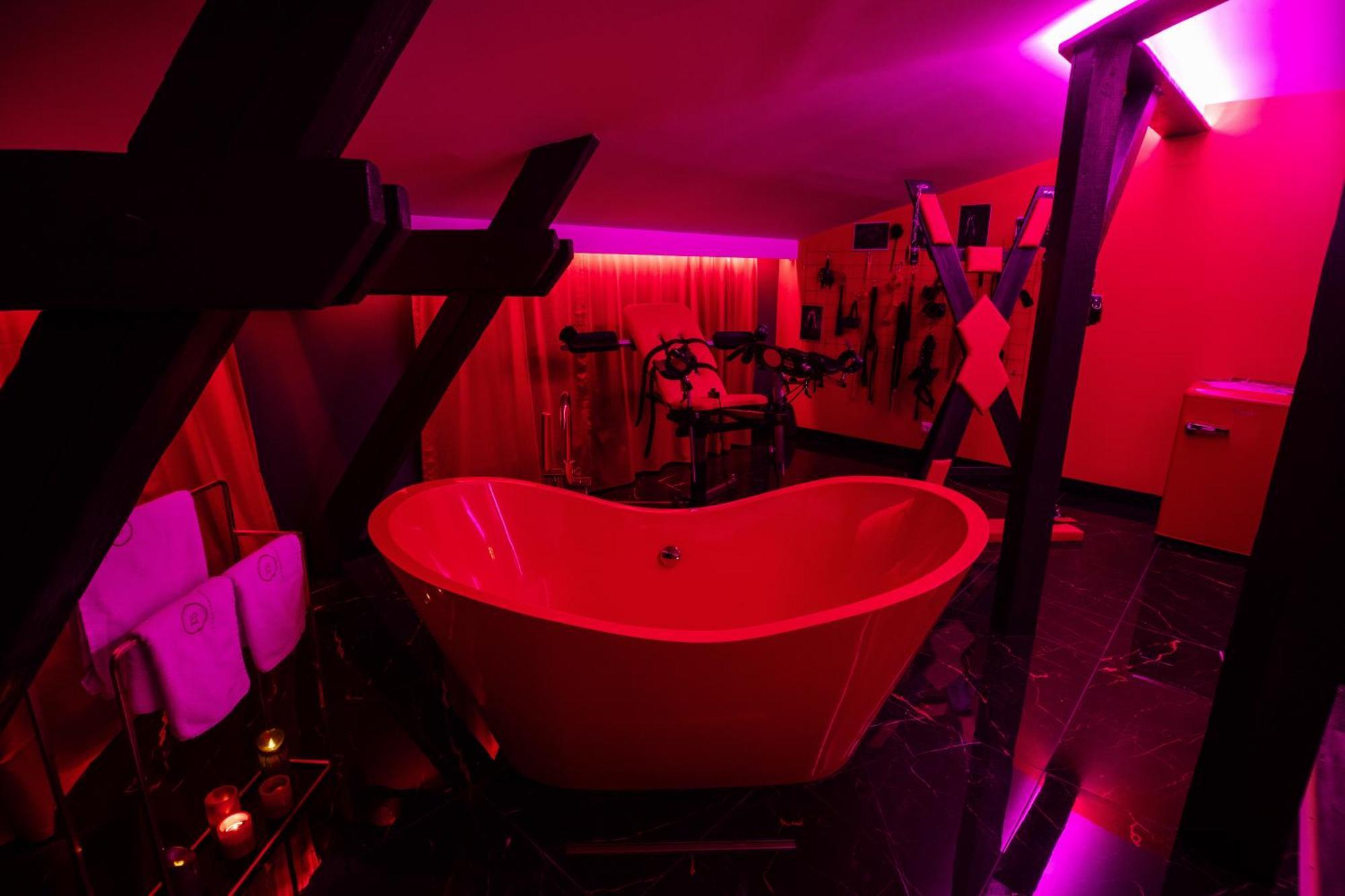 Red Palace Apartament Bdsm Бидгошч Екстериор снимка
