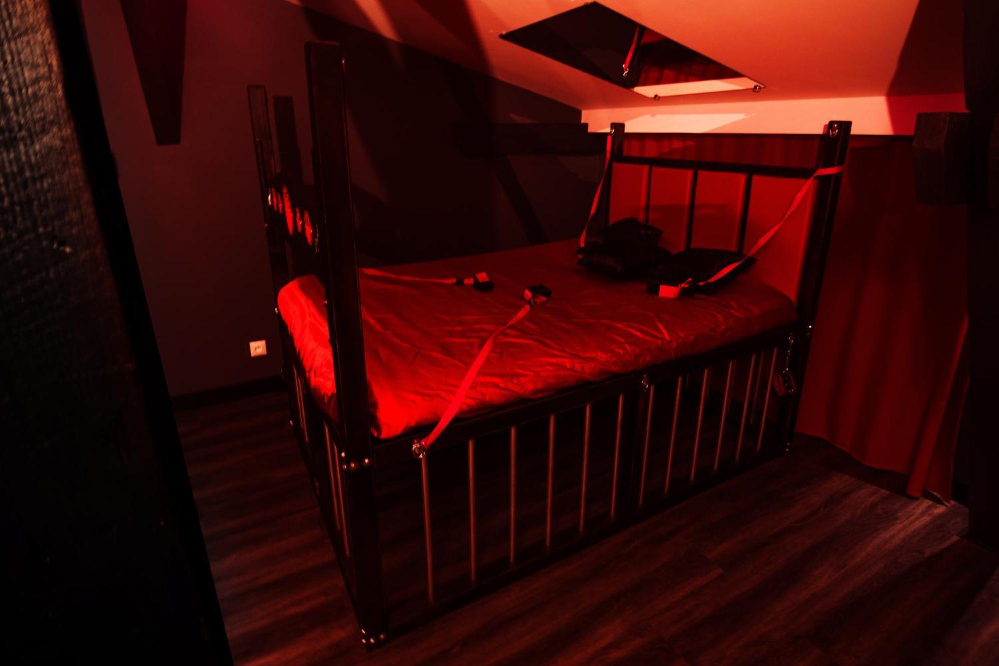 Red Palace Apartament Bdsm Бидгошч Екстериор снимка